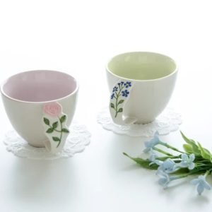 浮雕花朵手柄陶瓷杯子